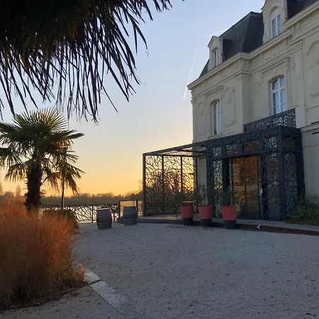 מלון Les 3 Lieux - Hotel, Restaurant, Espace Sensoriel Les Ponts-de-Cé