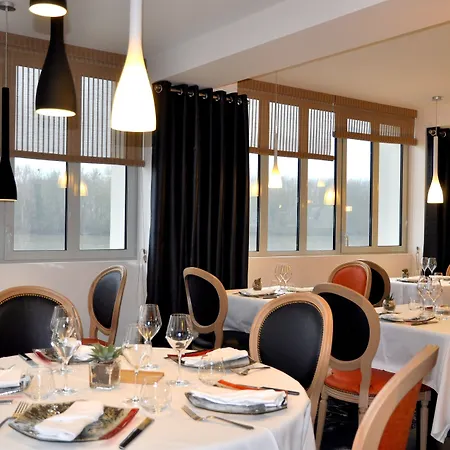 Les 3 Lieux - Hotel, Restaurant, Espace Sensoriel فندق 3*