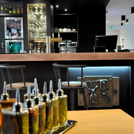 Les 3 Lieux - Hotel, Restaurant, Espace Sensoriel מלון