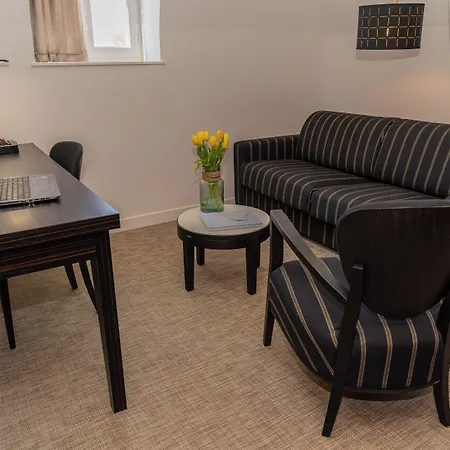 Les 3 Lieux - Hotel, Restaurant, Espace Sensoriel מלון