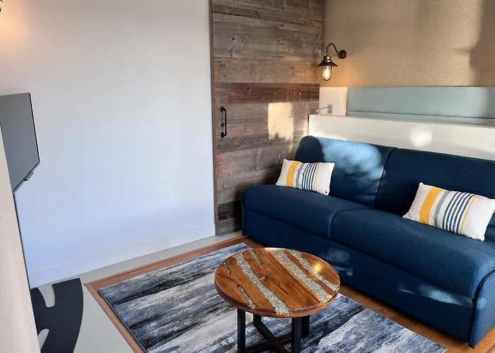 Les 3 Lieux - Hotel, Restaurant, Espace Sensoriel מלון