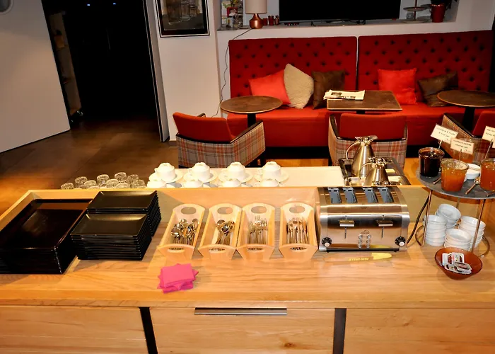 מלון Les 3 Lieux - Hotel, Restaurant, Espace Sensoriel Les Ponts-de-Cé