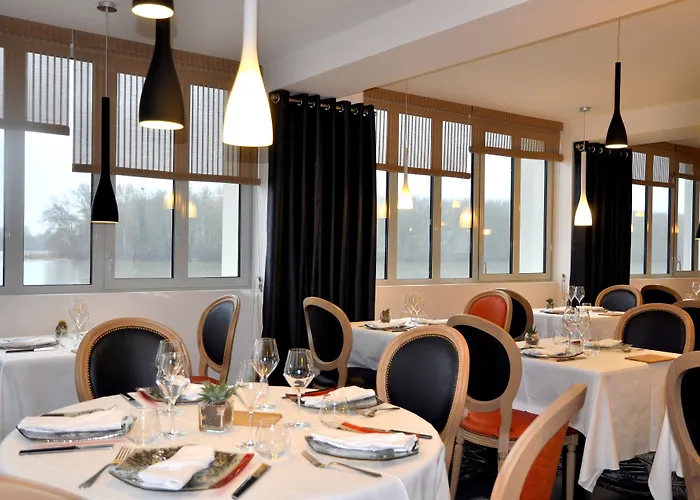 Les 3 Lieux - Hotel, Restaurant, Espace Sensoriel מלון 3*